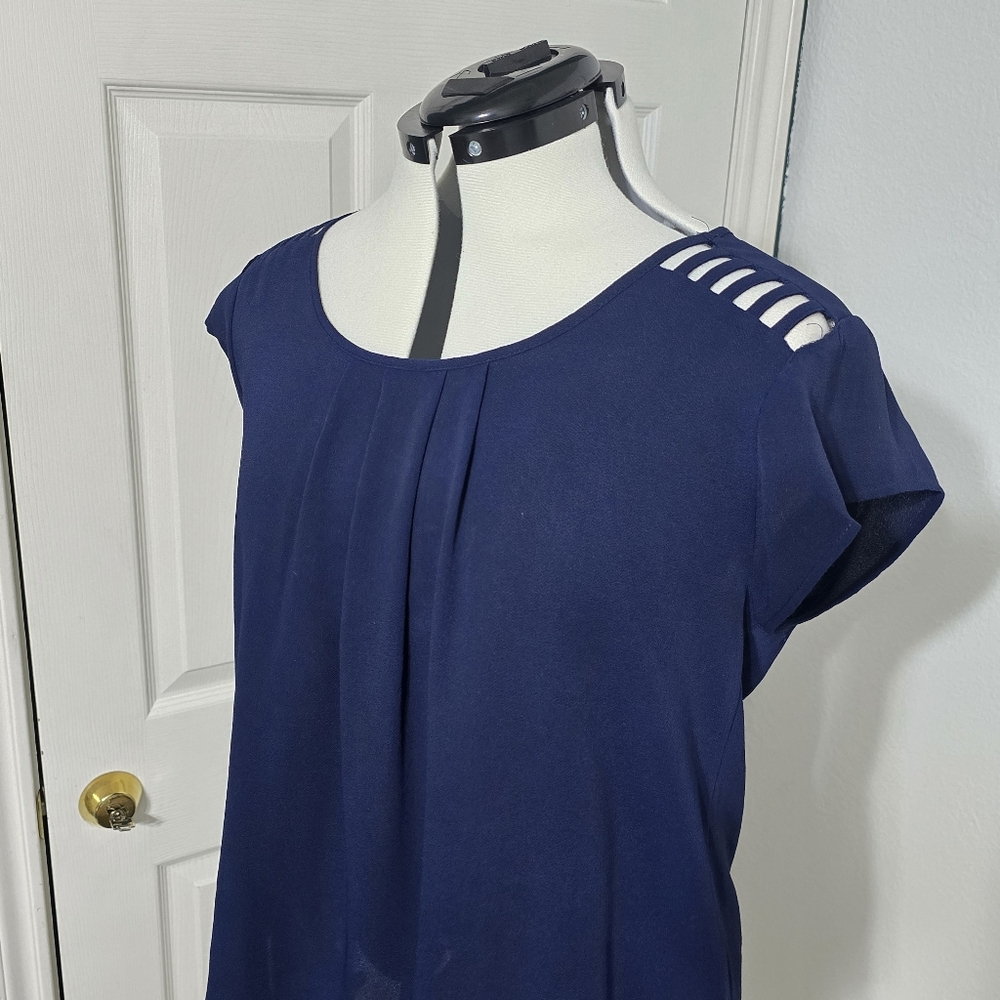 Navy Blue Short Sleeve Chiffon Blouse Shoulder Cutouts Size Large Pleated Office